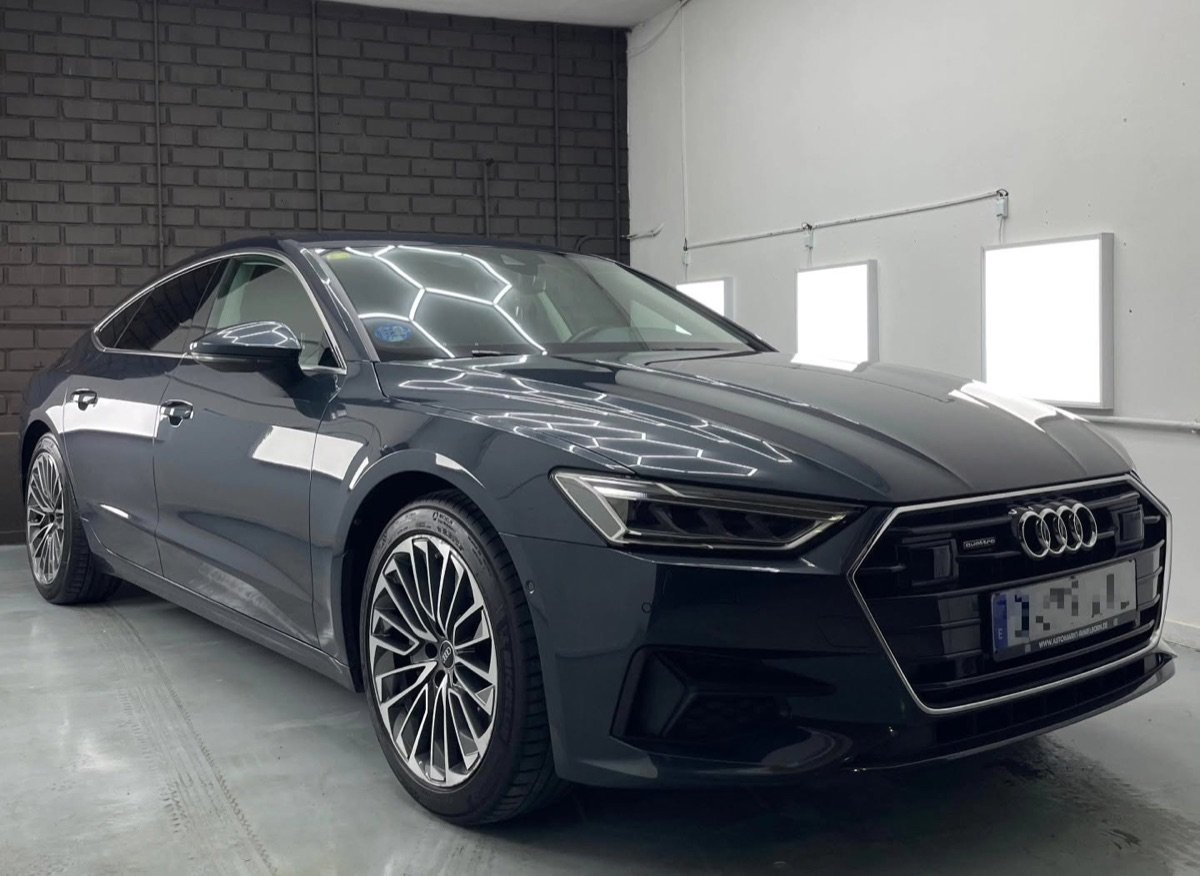 Audi A7 gris tras corrección de pintura y sellado cerámico