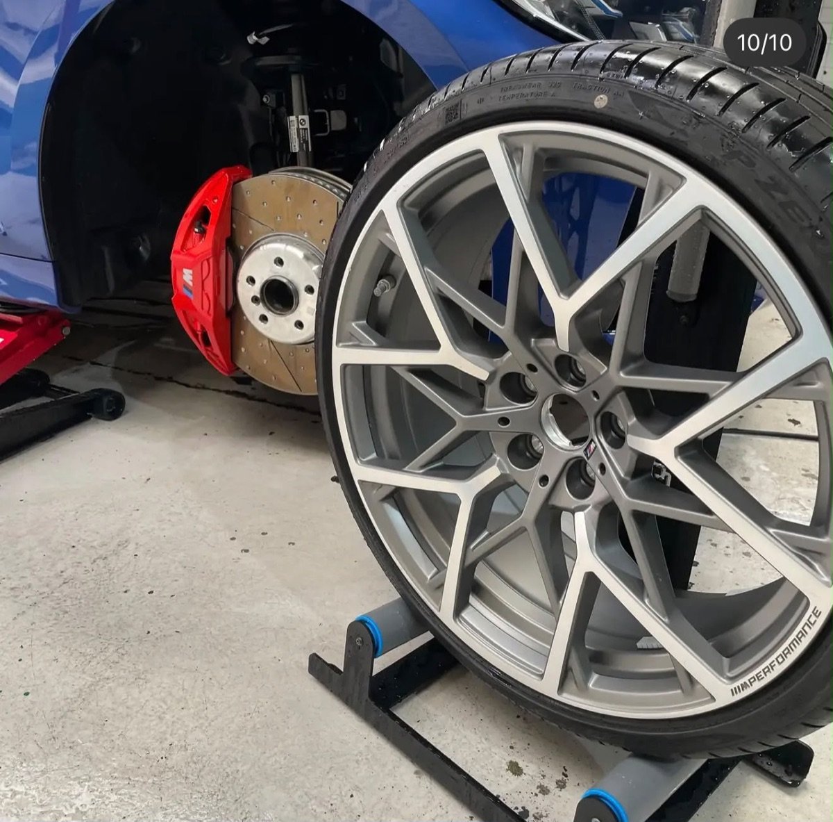 Detalle de llanta y freno BMW M Performance