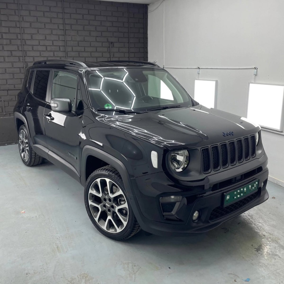 Jeep Renegade negro tras pulido y cerámico